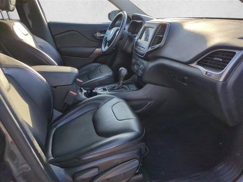 Used 2019 Jeep Cherokee Latitude Plus FWD image 25