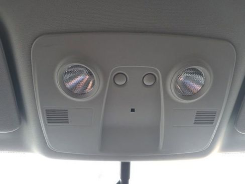 Used 2015 GMC Acadia SLE image 22