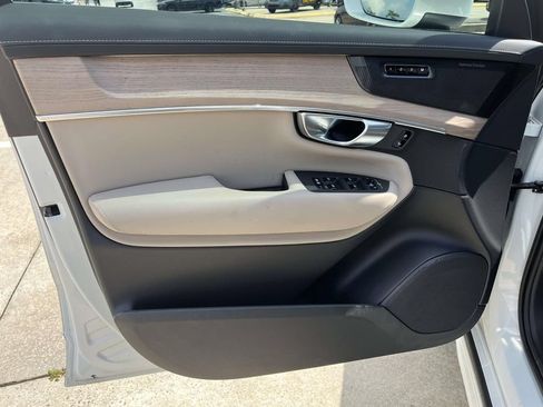 Used 2025 Volvo XC90 B6 Plus w/ Protection Package Premier AWD/4WD image 15