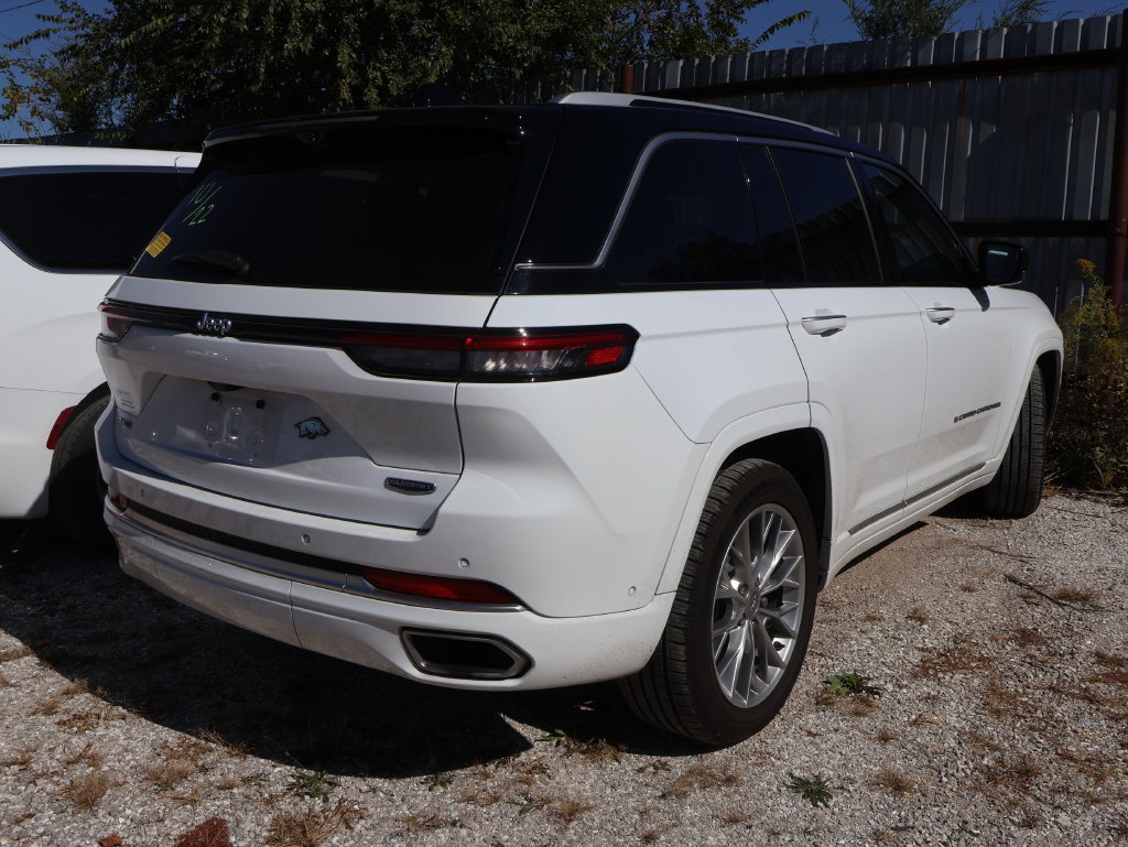 Used 2023 Jeep Grand Cherokee Summit w/ Advanced Protech Group IV AWD/4WD image 2