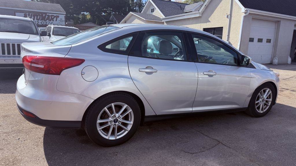 Used 2016 Ford Focus SE FWD image 4