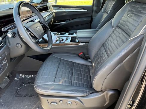 Used 2025 Cadillac Escalade Sport Platinum AWD/4WD image 3