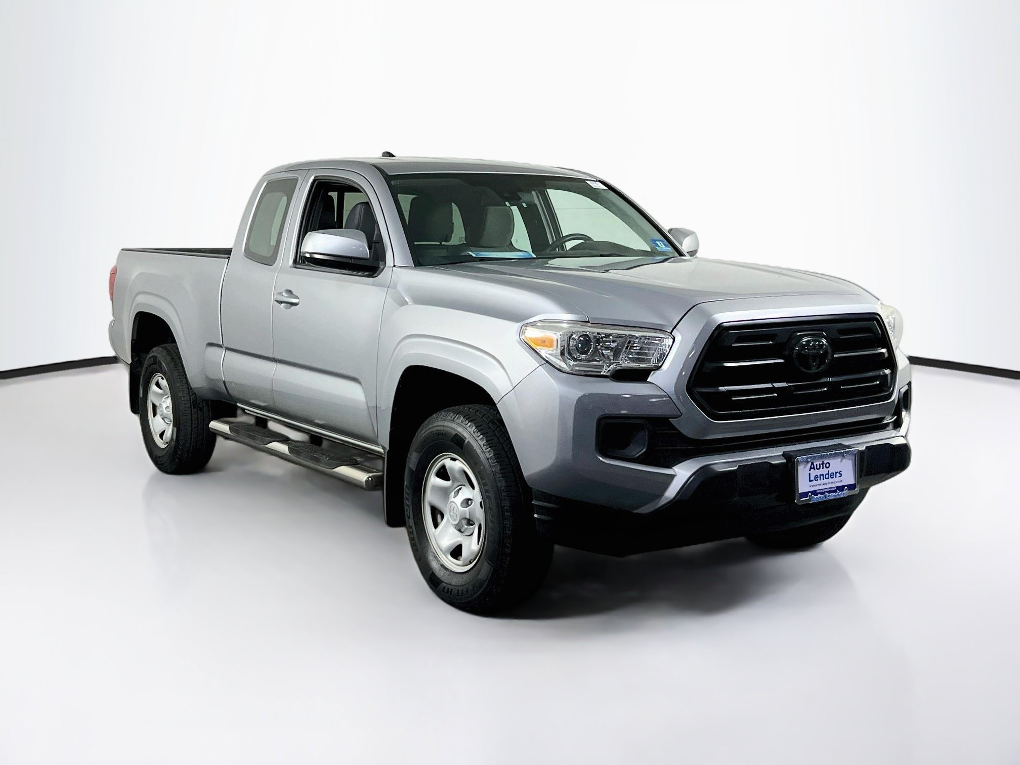 Used 2018 Toyota Tacoma SR w/ SR Convenience Package AWD/4WD image 3