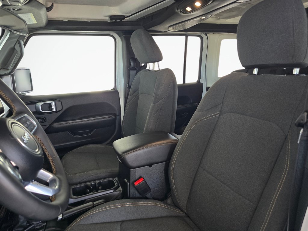 Used 2025 Jeep Wrangler Unlimited Sahara AWD/4WD image 18