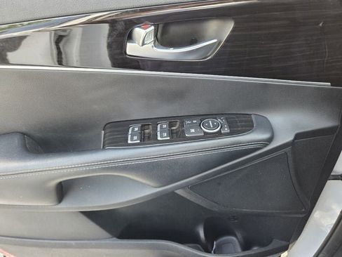 Used 2020 Kia Sorento LX FWD image 29