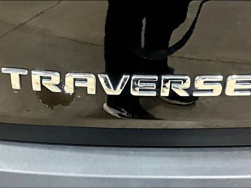 Used 2023 Chevrolet Traverse LT FWD image 23