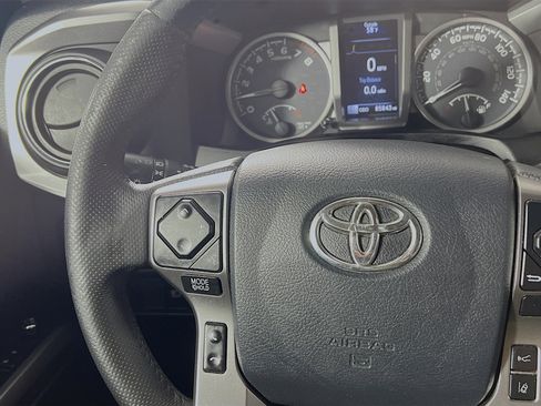 Used 2018 Toyota Tacoma SR5 image 19