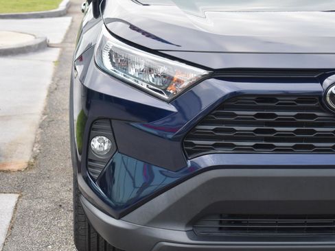 Used 2020 Toyota RAV4 XLE Premium FWD image 18