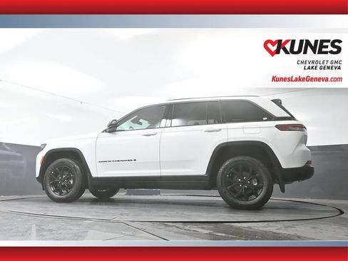 Used 2026 Jeep Grand Cherokee Altitude AWD/4WD image 47