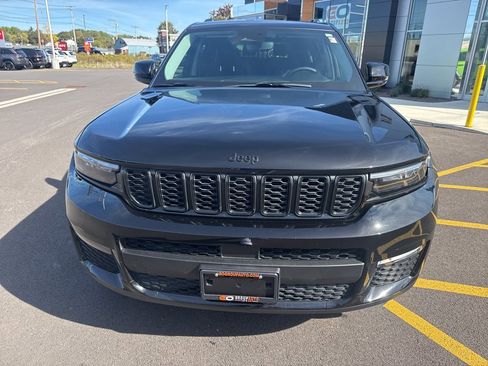 Used 2023 Jeep Grand Cherokee L Limited w/ Black Appearance Package image 2