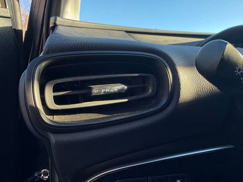 Used 2022 Toyota Prius LE image 21