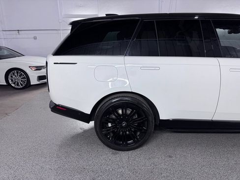 Used 2023 Land Rover Range Rover SE AWD/4WD image 8