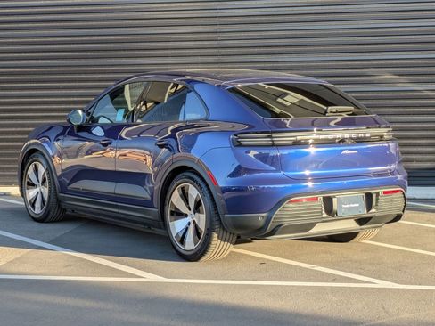 Certified 2025 Porsche Macan Electric image 3