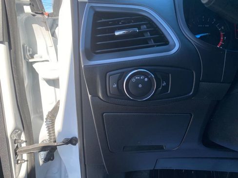 Used 2018 Ford Edge SE image 14