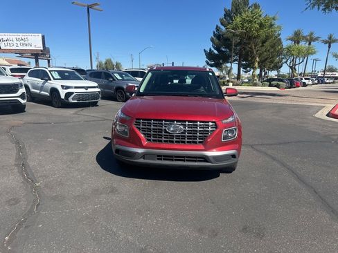 Used 2024 Hyundai Venue Limited image 2
