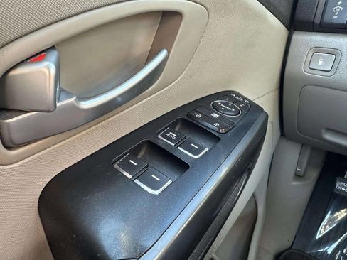 Used 2017 Kia Sedona LX w/ LX Essentials Premium Package FWD image 27
