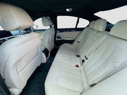 Used 2022 BMW 530e w/ Premium Package image 16