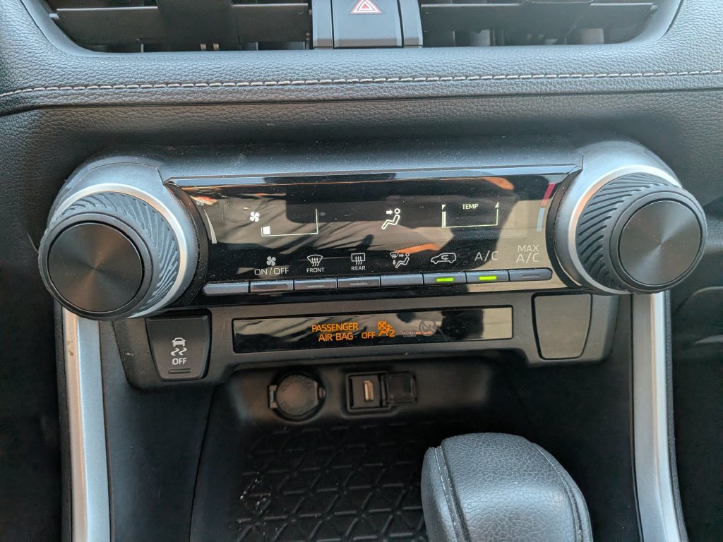 Used 2021 Toyota RAV4 LE FWD image 19