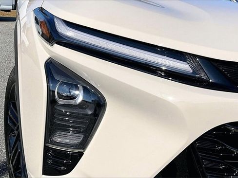 Used 2026 Chevrolet Trax ACTIV w/ Sunroof Package image 32