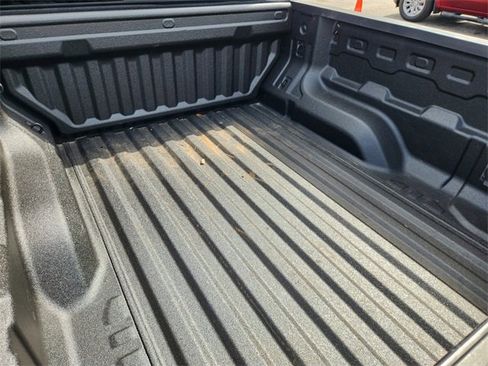 Used 2023 Chevrolet Colorado LT w/ LT Convenience Package III image 9