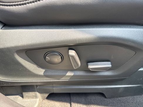 Used 2023 Ford Explorer XLT w/ Equipment Group 202A image 31