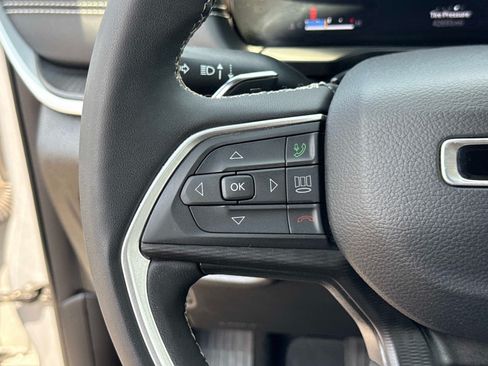 Certified 2023 Jeep Grand Cherokee Altitude AWD/4WD image 32
