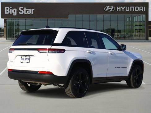 Used 2025 Jeep Grand Cherokee Altitude image 4