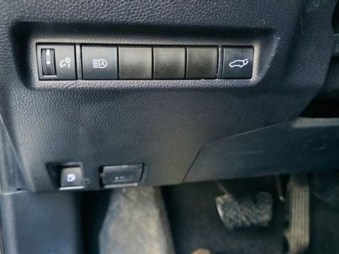 Used 2019 Toyota RAV4 XLE w/ Convenience Package image 16