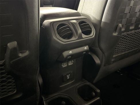 Used 2023 Jeep Gladiator Rubicon w/ Trailer Tow Package AWD/4WD image 34