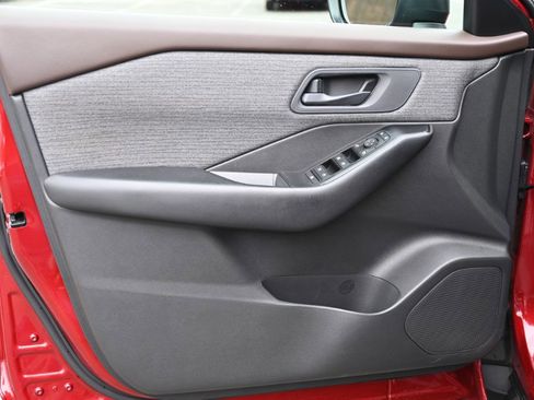 Used 2023 Nissan Rogue S image 18