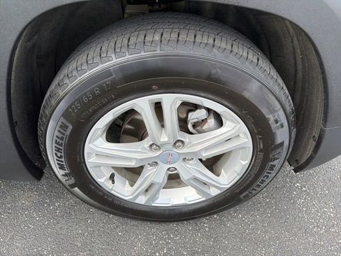 Used 2023 GMC Terrain SLE w/ Driver Convenience Package image 7