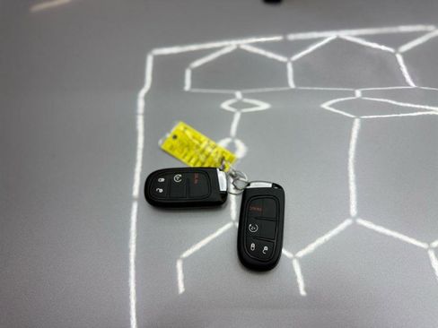 Used 2019 Jeep Cherokee Latitude Plus w/ Cold Weather Group image 35