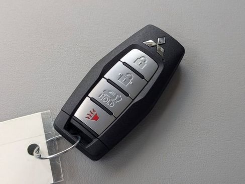 New 2026 Mitsubishi Outlander SE image 33