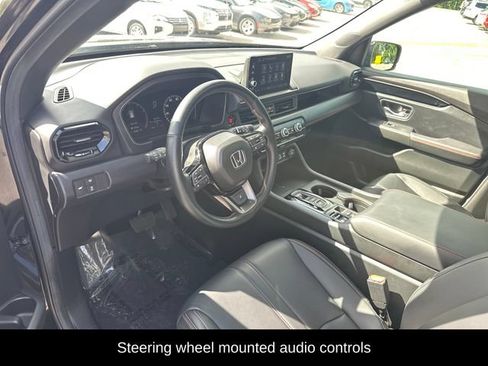 Used 2025 Honda Pilot TrailSport image 7