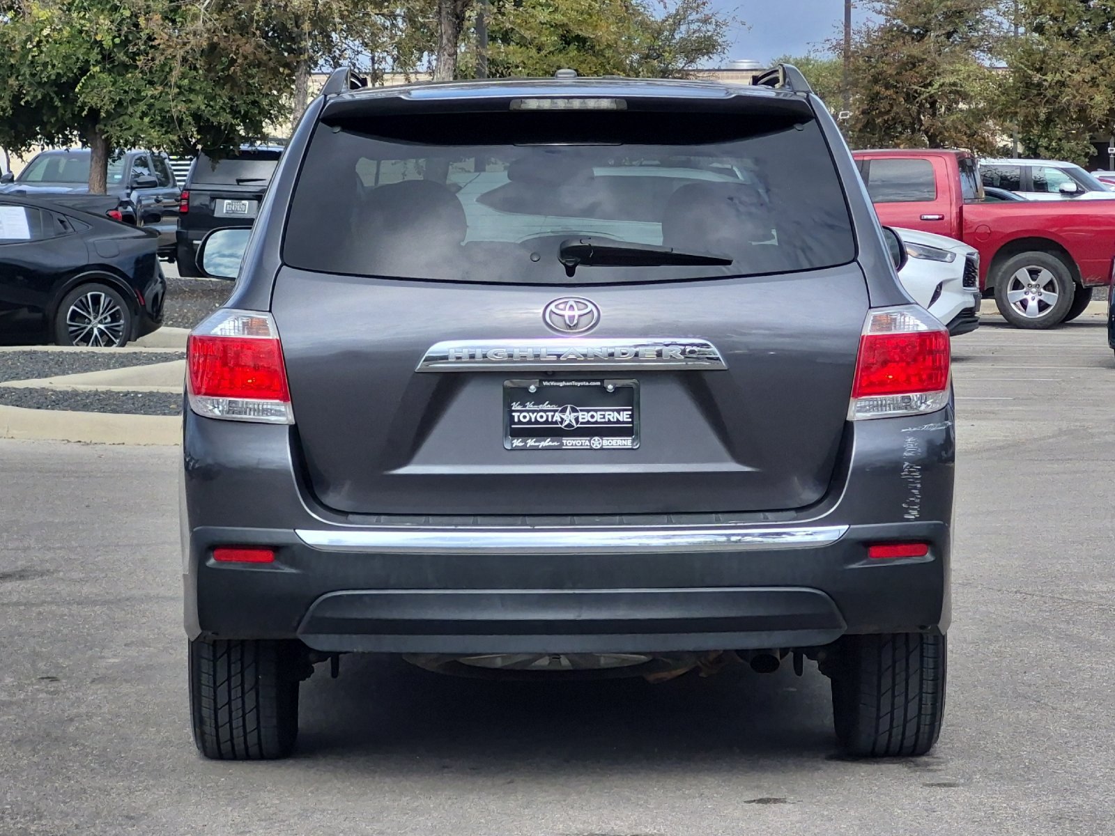 Used 2011 Toyota Highlander SE FWD image 4