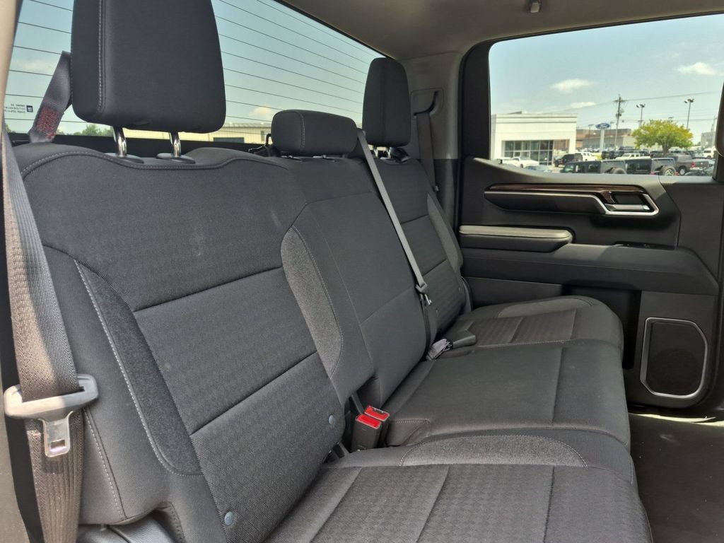 Used 2025 Chevrolet Silverado 1500 LT RWD image 32