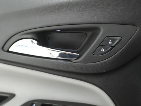 Used 2024 Chevrolet Equinox LS w/ Driver Confidence II Package FWD image 22