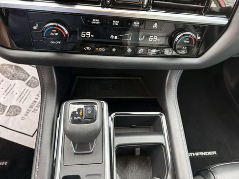 Used 2024 Nissan Pathfinder SL w/ SL Premium Package AWD/4WD image 23