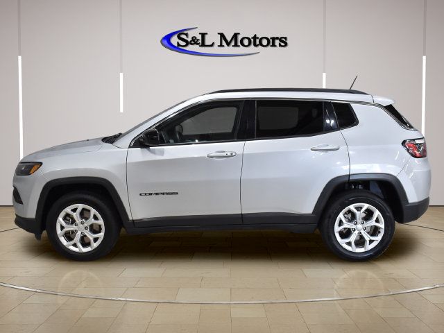 Certified 2024 Jeep Compass Latitude AWD/4WD image 4