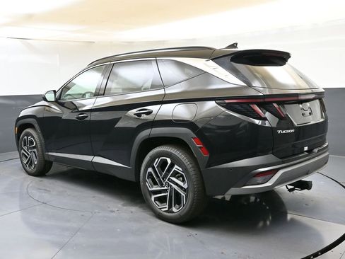 Certified 2025 Hyundai Tucson Limited AWD/4WD image 3