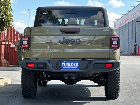 New 2025 Jeep Gladiator Willys image 5