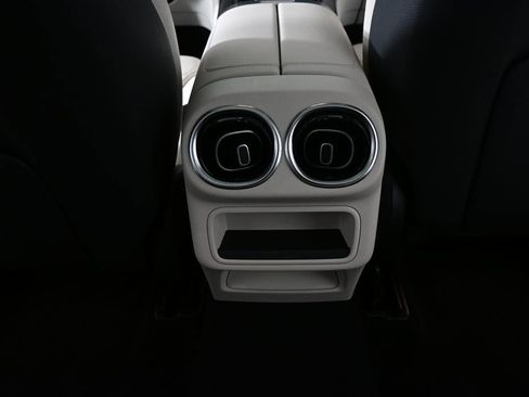 Used 2024 Mercedes-Benz GLC 300 4MATIC image 17