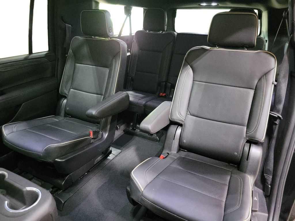 Used 2022 GMC Yukon XL SLT AWD/4WD image 21