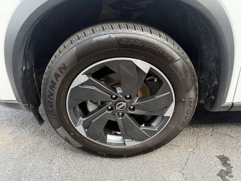 Used 2024 Nissan Rogue SV FWD image 31