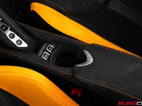 Used 2026 McLaren 750S Spider RWD image 35