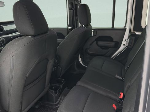 Used 2023 Jeep Wrangler Unlimited Sport AWD/4WD image 9