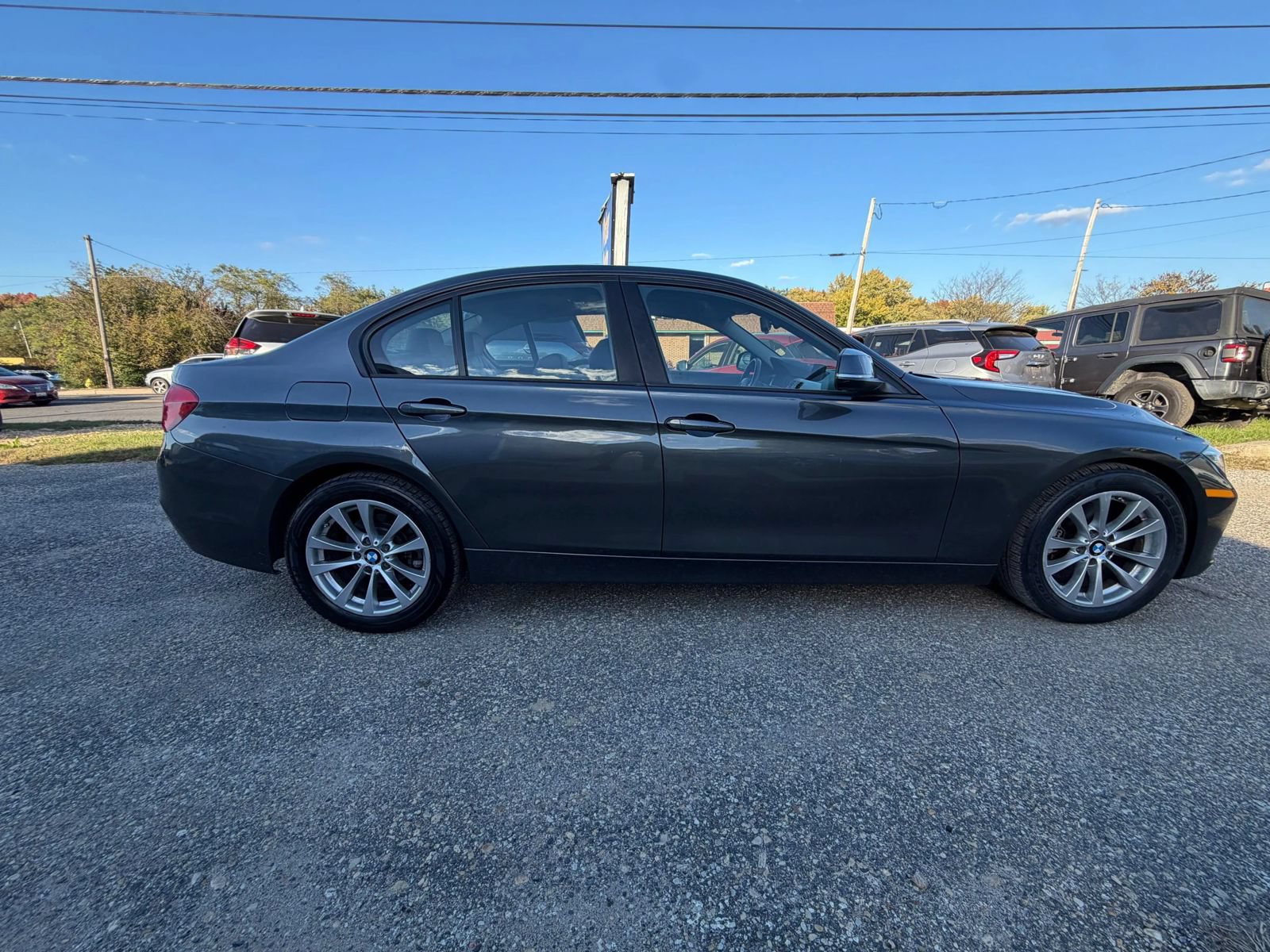 Used 2017 BMW 320i xDrive Sedan w/ Driver Assistance Package AWD/4WD image 6