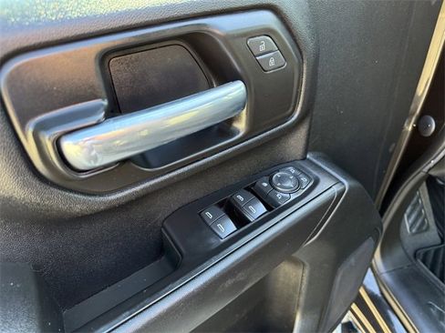 Used 2021 Chevrolet Silverado 2500 Custom w/ Custom Value Package image 16