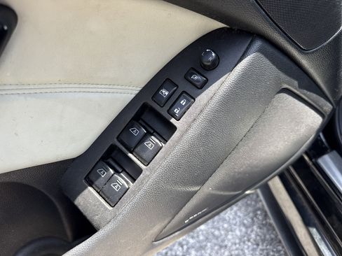 Used 2011 INFINITI G37 Sport w/ Premium Pkg image 28