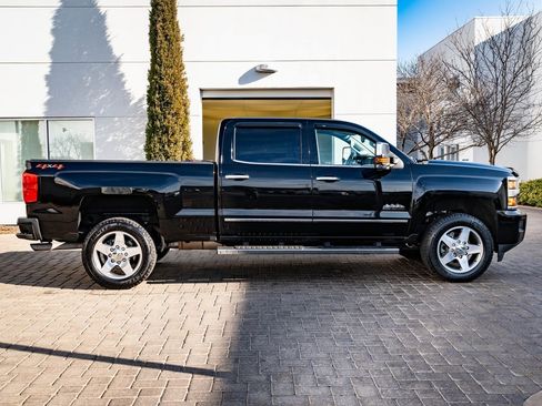 Used 2018 Chevrolet Silverado 2500 High Country image 11